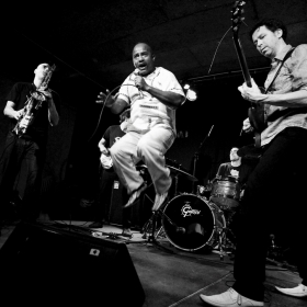 Ecoutes Au Vert / Genève / Aventures sonores au grand air! / EAV au Bateau: Soirée Spéciale Rock & Groove > UkanDanz (Ethiopie/F) + Massicot (Ge) en Concert + dj Lady Black Sally (Rock This Town) / 9883938